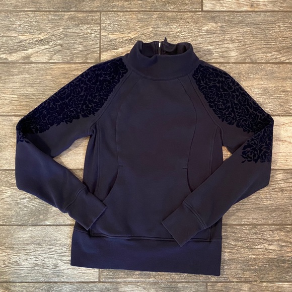 lululemon athletica Sweaters - Lululemon floral flock pullover 6 navy